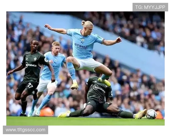 《欧冠小组赛战况激烈 曼联、巴萨晋级形势堪忧》